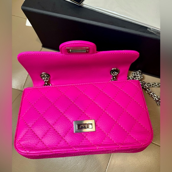 Pending xx CHANEL▪️19K 2.55 Mini Reissue Fuschia quilted goatskin - Picture 9 of 16